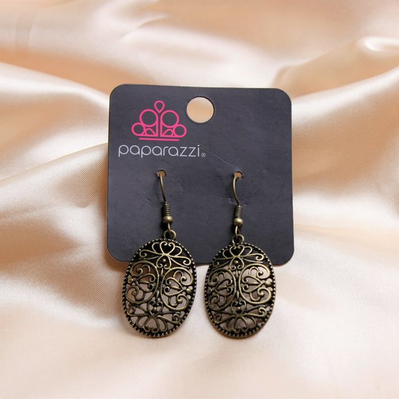 🌹Paparazzi Wistfully Whimsical Brass Earrings - Picture 5 of 7